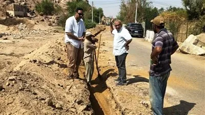 محافظ أسوان: تخفيف المعاناة عن المواطنين والقضاء على الانقطاع المتكرر وضعف المياه ببعض المناطق السكنية