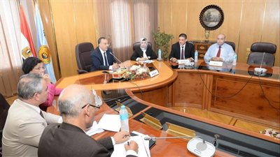 محافظ أسيوط يترأس اجتماع المجلس الإقليمى للسكان بالمحافظة 