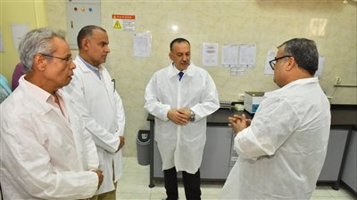 محافظ أسيوط يتفقد سير العمل بمحطة البحوث الزراعية ومعهد صحة الحيوان