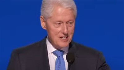 كلينتون: هاريس هي الأنسب لتولي الرئاسة في الوقت الحالي