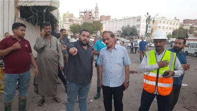 مياه أسيوط تعلن البدء في إصلاح الكسر  المفاجئ بخط طرد بمحطة صرف صحي البركة بحي غرب   