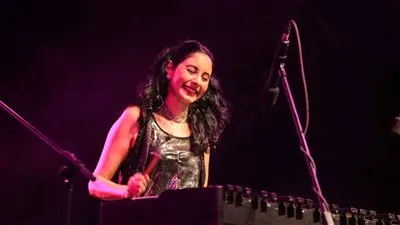 نسمة عبد العزيز علي خشبة مسرح مكتبة الإسكندرية المكشوف ضمن فعاليات مهرجان الصيف الدولي 21