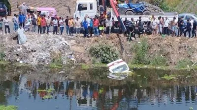 التحفظ علي سائق ميكروباص سقط بالركاب في ترعة المريوطية