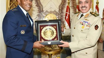 الفريق أحمد خليفة رئيس أركان حرب القوات المسلحة يلتقي رئيس هيئة الأركان المشتركة الأمريكية 
