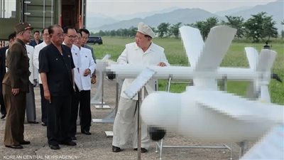 كيم يشاهد اختبار أداء لمسيّرات كورية شمالية