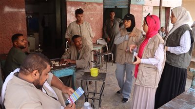 مياه أسيوط تنظم حملة طرق الأبواب بقرية المعصرة بمركز الفتح   