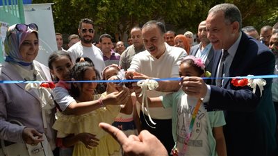 محافظ أسيوط يفتتح القافلة الطبية للكشف والعلاج بالمجان بمدرسة الشهيد أحمد جلال