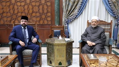 وزير الشؤون الدينية الباكستاني يوجِّه دعوة رسمية لشيخ الأزهر لزيارة البلاد