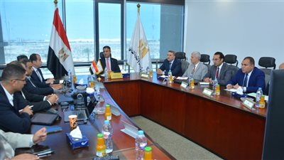 وزير التموين والتجارة الداخلية يجتمع مع ممثلي الشركة المنفذة لمشروع تكويد الذهب بالليزر 