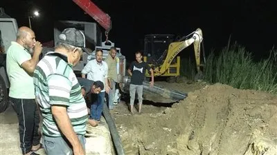 كسر مفاجئ بخط مياه رئيسي بمدينة العياط وانقطاع الخدمة عن المواطنين 