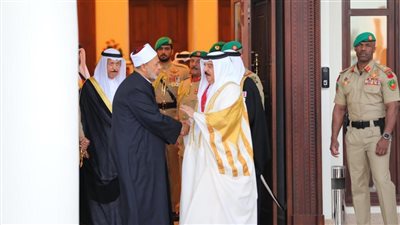 خلال اتصال هاتفي.. شيخ الأزهر وملك البحرين يناقشان مؤتمر الحوار الإسلامي 