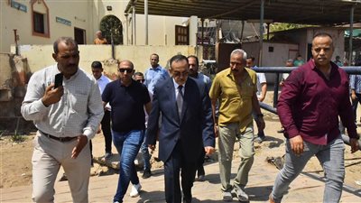 محافظ أسيوط يتفقد كورنيش النيل ومرسى العبارات النهرية بمدينةأبوتيج