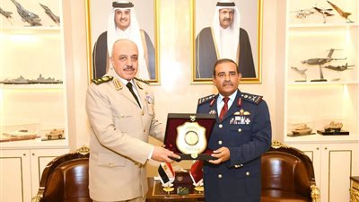رئيس الأركان يعود إلى أرض الوطن عقب إنتهاء زيارته الرسمية إلى قطر 