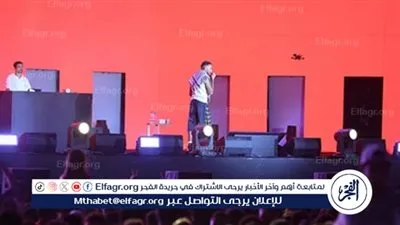 بالشال الفلسطيني.. لفتة لطيفة من ويجز في حفله بالعلمين