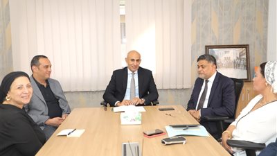 عبد اللطيف يبحث مع نائب رئيس مؤسسة 