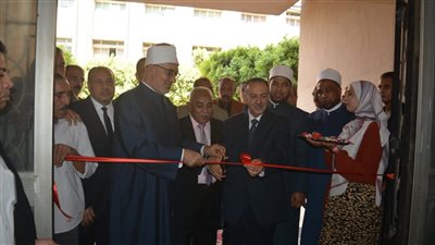 محافظ أسيوط ومفتى الجمهورية يفتتحان المعرض الدائم لبيع مطبوعات 