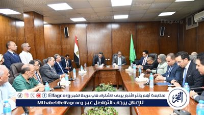وزير التموين ومحافظ الفيوم يعقدان اجتماعًا مع أعضاء الغرفة التجارية