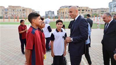 وزير التعليم يستقبل الطلاب بمدرسة النيل بالشيخ زايد في أول يوم دراسة