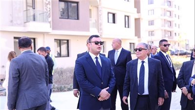 وزير الإسكان يتفقد مشروع باديا 