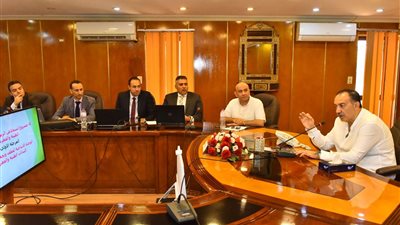 محافظ أسيوط يترأس لجنة تقييم المشروعات الخضراء الذكية 