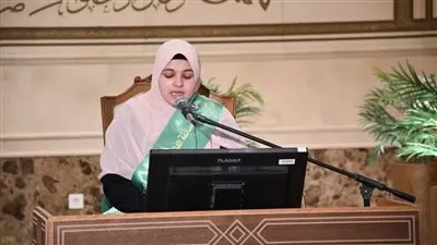 وزير الأوقاف يهنئ الفائزة بالمركز السادس بمسابقة 