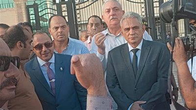 محافظ بورسعيد يشارك الآلاف فى الاحتفال بموكب المولد النبوي الشريف 