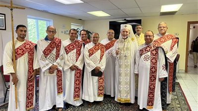 الأنبا بولا يترأس القداس الإلهي بكنيسة سيدة مصر بكندا ويلتقي شمامسة الكنيسة