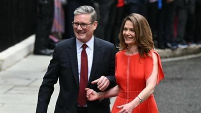 رئيس وزراء بريطانيا في مأزق بسبب ملابس زوجته