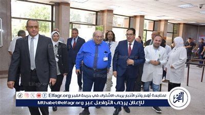 رئيس جامعة القاهرة يتفقد اليوم الأول للكشف الطبي على الطلاب الجدد 