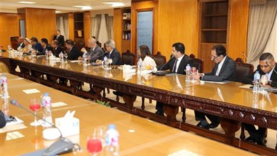 عبد اللطيف: أي معلم لا يستطيع أن يدرس لـ ١٥٠ طالبا في فصل مساحته من ٤٥ لـ ٥٠ متر مربع