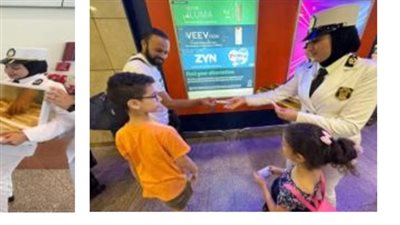 رجال الشرطة بمطار القاهرة الدولى يشاركون المواطنين الإحتفال بذكرى المولد النبوى الشريف