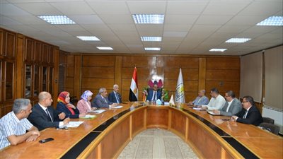 رئيس جامعة أسيوط يعقد اجتماعا لمتابعة الخطة التنفيذية لاستراتيجية الوطنية للتعليم العالي والبحث العلمي   