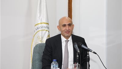 وزير التعليم يعلق على شكاوي صعوبة منهج الصف الأول الإعدادي وكثافته