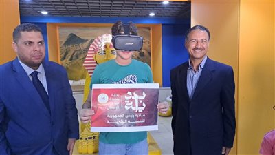 هدايا نظارات الواقع الافتراضي للأطفال في متحف التحرير 