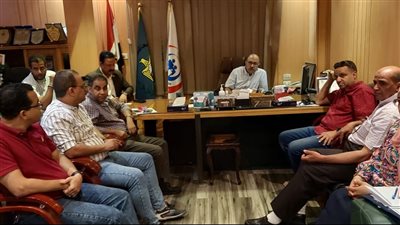 وكيل «صحة أسيوط» يعقد اجتماعا مع مديري الإدارات الإدارية بالمديرية لمتابعة مبادرة بداية  