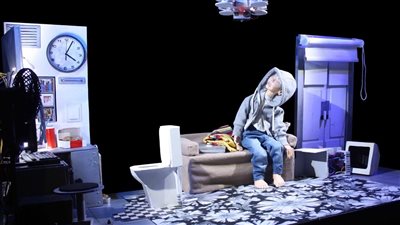 الأحد المقبل.. فرقة ”أنخيليس دي ترابو“ الإسبانية تقدم مسرحيتها ”خطأ 404“ في القاهرة والإسكندرية