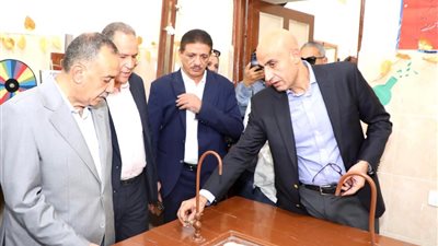 وزير التعليم يتفقد المدارس للتأكد من جاهزية الشاشات الذكية للمرحلة الثانوية (صور) 