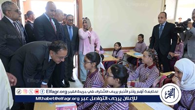 عاجل - رئيس الوزراء يزور مدرسة السلام الرسمية المتميزة للغات (صور)