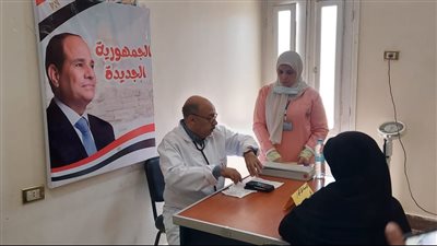وكيل صحة أسيوط يوقع الكشف الطبي علي المواطنين ببني محمديات بمركز أبنوب