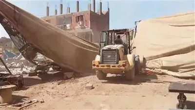 محافظة الجيزة تزيل جمالونات مخالفة خلال حملات مكبرة بمركز أوسيم