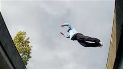 حاول إنقاذ طفل فسقط من الـ 11.. تفاصيل مصرع سوداني بعين شمس 