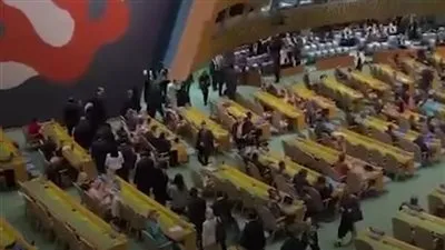 عاحل- غضب عربي داخل الجمعية العامة للأمم المتحدة.. انسحاب جماعي للوفود العربية اعتراضًا على كلمة نتنياهو 