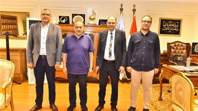 محافظ أسيوط يستقبل نائب رئيس الهيئة العامة للطرق والكباري لمناقشة الموقف التنفيذي لبعض المشروعات 