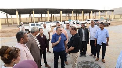 محافظ أسيوط يتفقد الأعمال الجارية لإنشاء سوق حضري للماشية بالزرابي بأبوتيج 