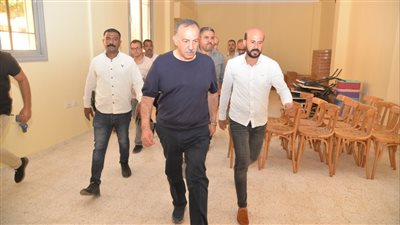 محافظ أسيوط يتفقد وصول معدات وماكينات خياطة وتطريز لدعم وتشغيل المجمع الصناعى