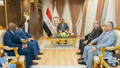 وزير الإنتاج الحربي يستقبل 