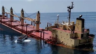 إصابة سفينة بضربة مسيّرة قبالة سواحل اليمن وسط تصاعد الهجمات الحوثية