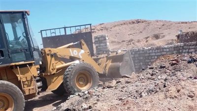 حملة مكبرة لإزالة 11 حالة تعدي بمساحة 5800 م2 بمدن إدفو وأبو سمبل السياحية