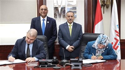 محافظ أسيوط يشهد توقيع عقود بين جهاز تنمية المشروعات وجمعيات أهلية بتمويل 6.65 مليون جنيه