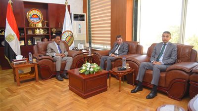 محافظ مطروح يستقبل ممثلي الجهاز القومي لتنظيم الاتصالات 